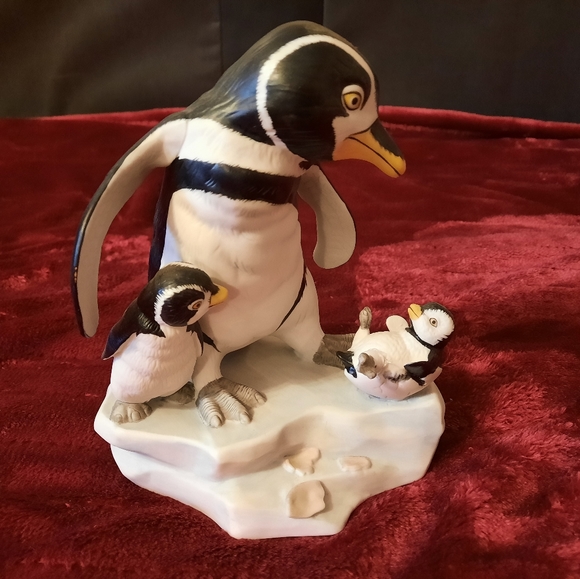 Whee by of Emblem,  3 porcelain sculptures penguins, $60 - Picture 4 of 5